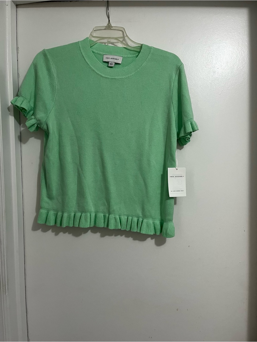 Woman’s ' Mint Green Ruffle Hem Short Sleeve Top Brand New